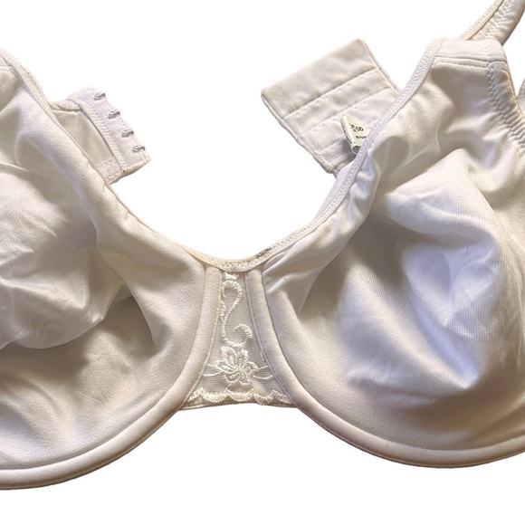 Exquisite Form Underwire Bra - Picture 9 of 14